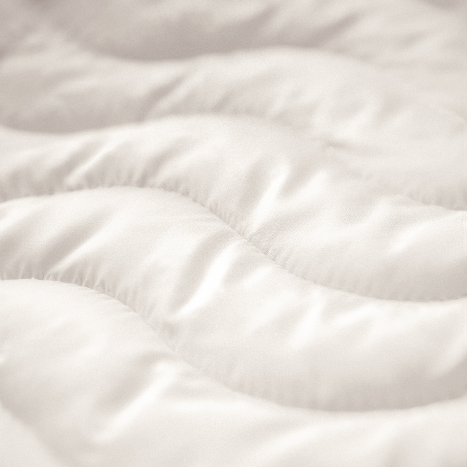 Breeze Comforter close-up image in white color